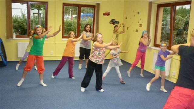 Zumba_+_aerobik_pro_deti_s_Lucii_Burdovou__12.10._2011_002.jpg